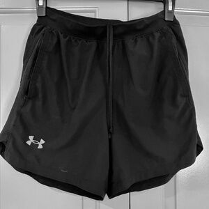 Under Armour 5" shorts - Men size M